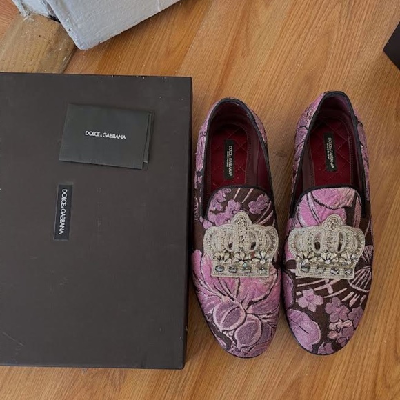 Dolce & Gabbana Purple Velvet loafers with coat of arms embroidery - Picture 2 of 5